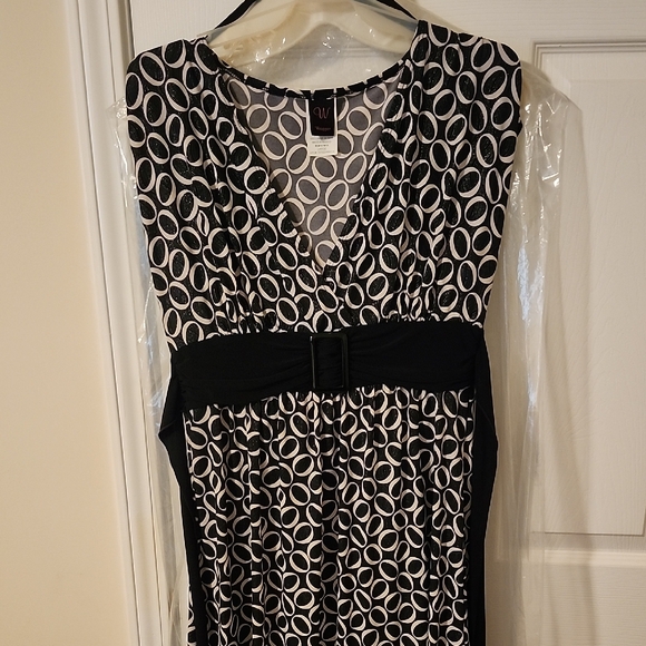 Wrapper Dresses & Skirts - Wrapper Black and White A-line Cocktail Dress